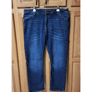 Wrangler Men's Straight Fit 5 Pocket Blue Jeans. Size 40x30